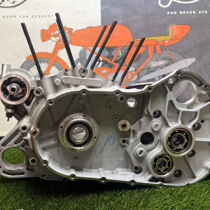 2006 Harley Sportster XL 883 1200 Engine Crankcase Crank Cases Set 24534-06A OEM