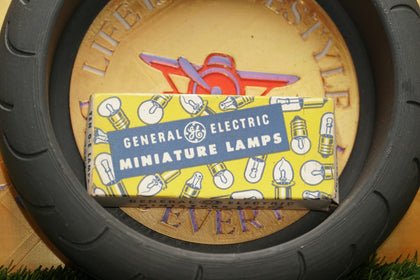 Vintage GE 7387 Miniature Indicator Lamps 28V 1W Bi-Pin Base [Box of 10] photo 2