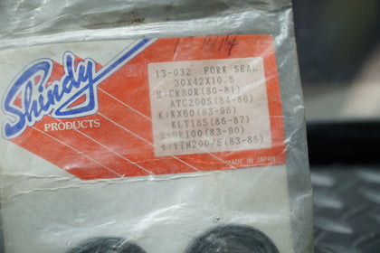 Shindy 13-032 Fork Seal Kit 30x42x10.5mm – Fits CR80R, ATC200S, KX60, DR100, YTM200 photo 2