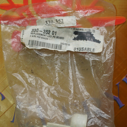 New NOS Replacement LED PC Board 3 Wire For Beacon Light Module 330-352 01