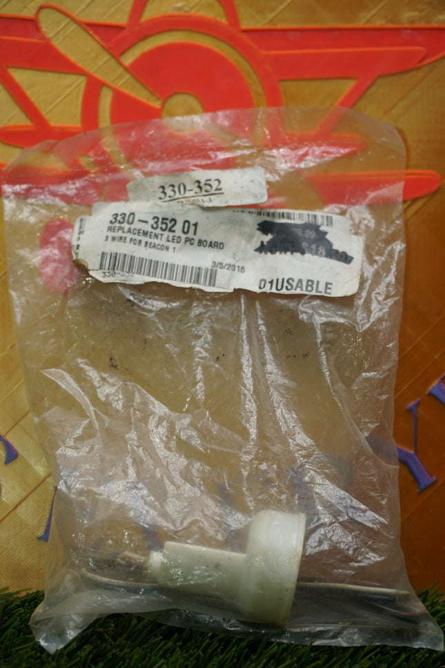 New NOS Replacement LED PC Board 3 Wire For Beacon Light Module 330-352 01