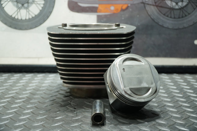 Harley Rear Cylinder Jug 98.8 mm 3.885″ + Screamin’ Eagle Piston 22122‑99A