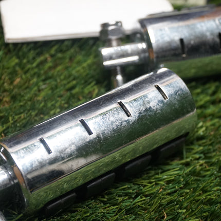 Kuryakyn Large ISO Male Mount Footpegs Pair Harley Softail Dyna XL 8002 Used