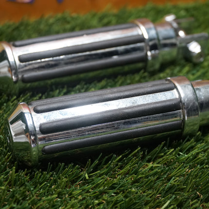 Chrome Ribbed Female Mount Footpegs Pair Harley Custom Bobber Chopper Used