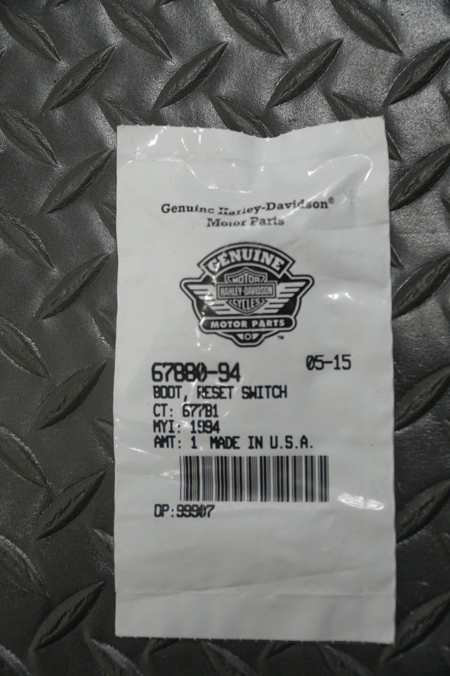 Harley Davidson Pushbutton Boot 19-1088 67880-94 NTRB-01 Qty 1 OEM