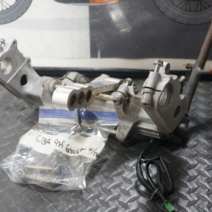 Honda CBR929RR Swingarm Coupler Cushion Bracket 00-01 w/ Dog Bone & Hardware