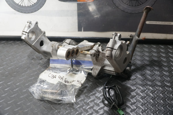 Honda CBR929RR Swingarm Coupler Cushion Bracket 00-01 w/ Dog Bone & Hardware
