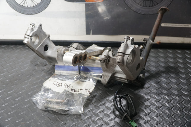 Honda CBR929RR Swingarm Coupler Cushion Bracket 00-01 w/ Dog Bone & Hardware