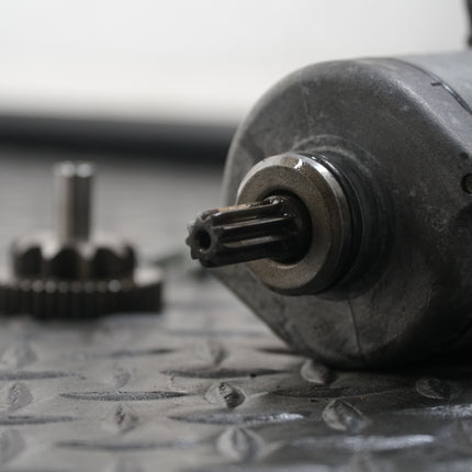 2000-01 Honda CBR929RR Starter Motor OEM w/ Bolts & Starter Gear