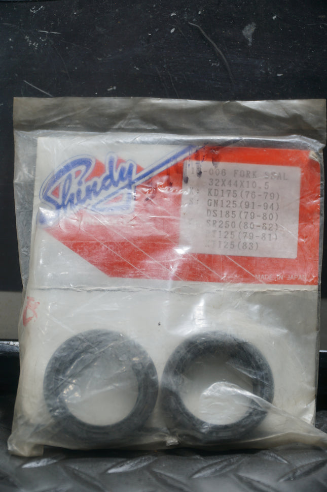 NOS Shindy Fork Seals 32x44x10.5 for KD175, SR250, GN125, DT125, TS185 1976-97