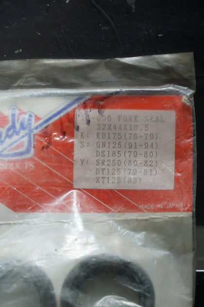 NOS Shindy Fork Seals 32x44x10.5 for KD175, SR250, GN125, DT125, TS185 1976-97 photo 2