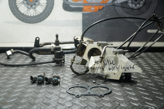 OEM Victory V92C Throttle Body Assembly P/N 1253233 w/ Injectors & Sensors