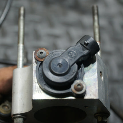 OEM Victory V92C Throttle Body Assembly P/N 1253233 w/ Injectors & Sensors