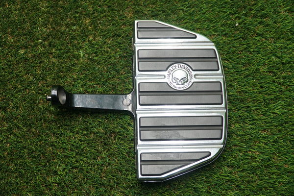 Harley Touring Willie G Skull Passenger Right Floorboard w/ Bracket 93–25