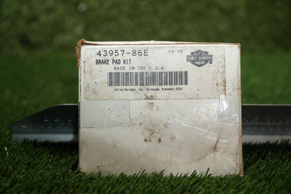 Harley OEM Rear Brake Pads FLHR Touring Models 43957-86E New w/ Rust photo 3