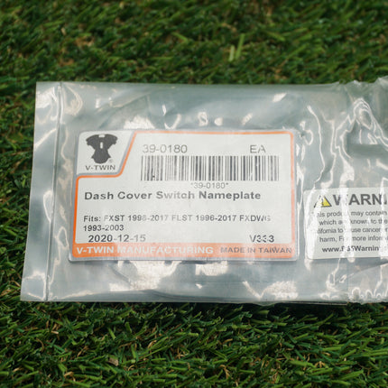 Harley Dash Cover Switch Nameplate FXST FLST 1996–2017 FXDWG 1993–2003 V-Twin 39-0180 D7 – Fair Condition