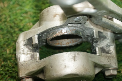 1992 Yamaha VMAX 1299 2WE Rear Brake Caliper A4004 – Missing One Piston photo 5