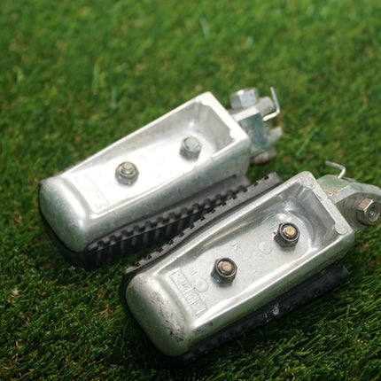 Yamaha VSTAR XVS650 Front Left & Right Footrests OEM Peg Set 1998–2000