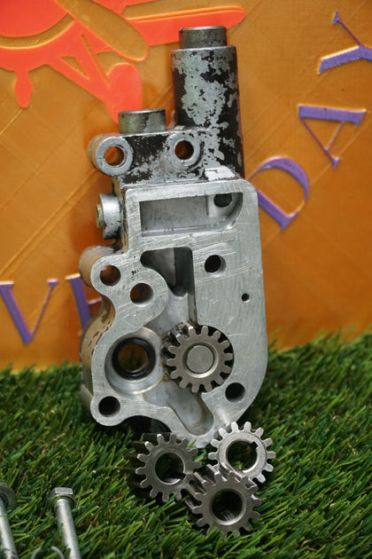 Harley Ironhead Sportster OEM Zinc Die-Cast Oil Pump Assembly Gears 26219-68B Used photo 3