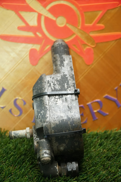 Harley Evolution Big Twin Engine Oil Pump Cover & Housing Used OEM 26238-92 photo 3