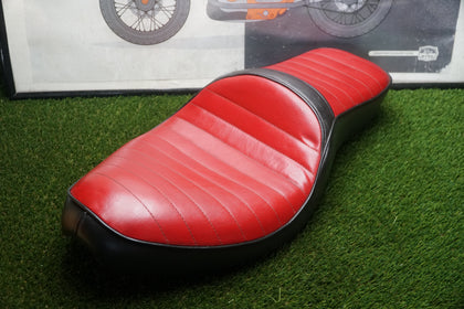 Harley Sportster OEM Custom Tuck and Roll Two-Up Seat Red Black XL883 1200 photo 3