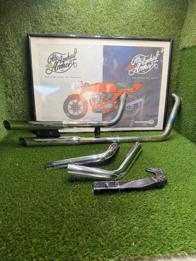 Harley Softail Deluxe FLSTN Python Staggered Exhaust 2010