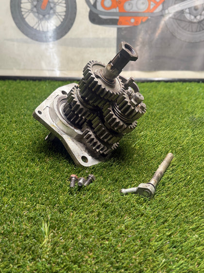 Harley Ironhead Sportster 4 Speed Transmission Mainshaft Trapdoor Parts Core photo 1